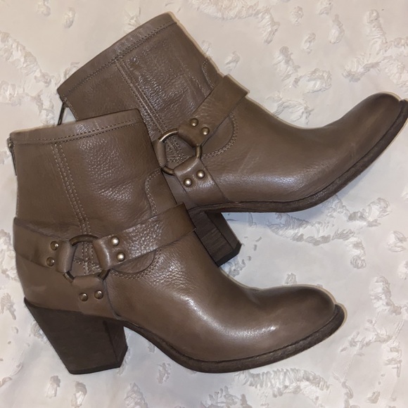 Like New🌟 Frye tabitha harness boot short grey - Picture 5 of 11